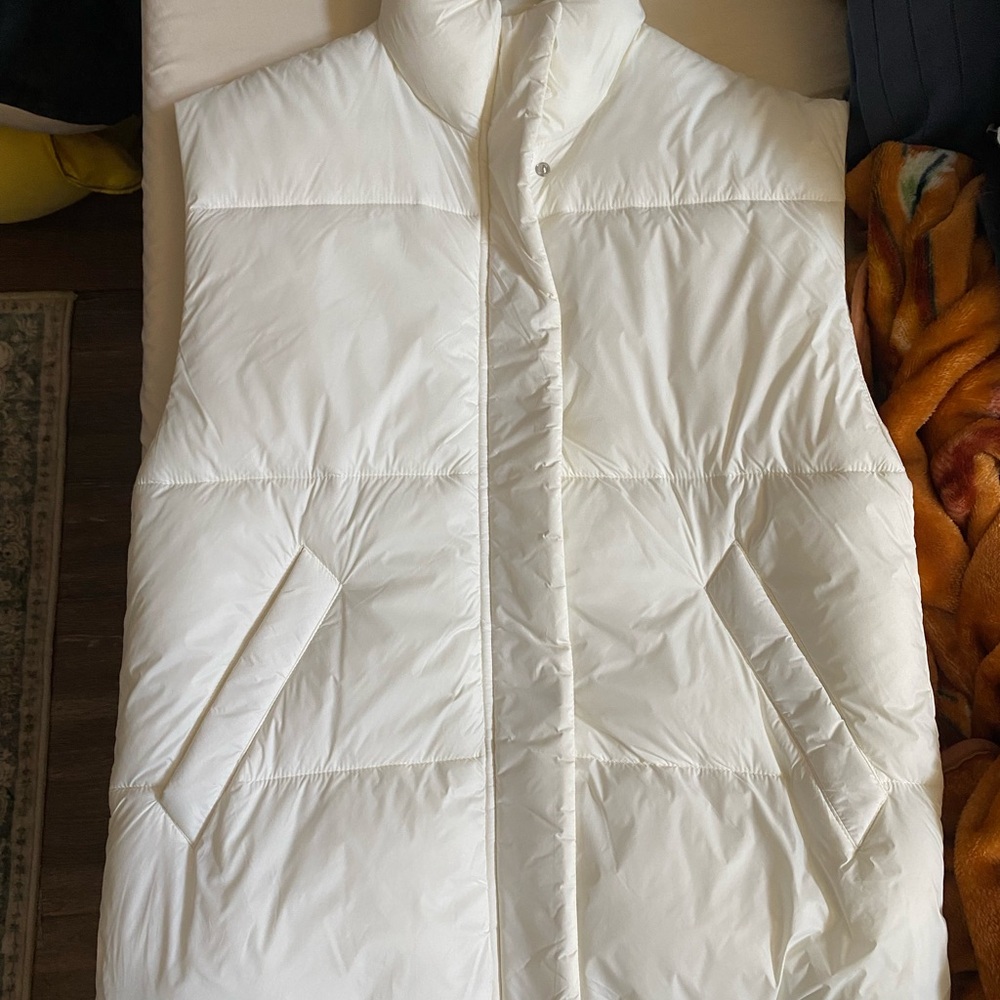Abercrombie & Fitch White Quilted Puffer Vest